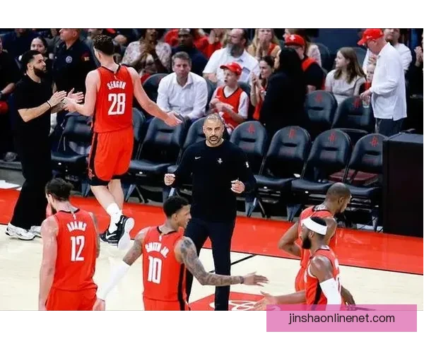 乌度卡透露范弗利特尚未参加对抗训练复出仍遥遥无期